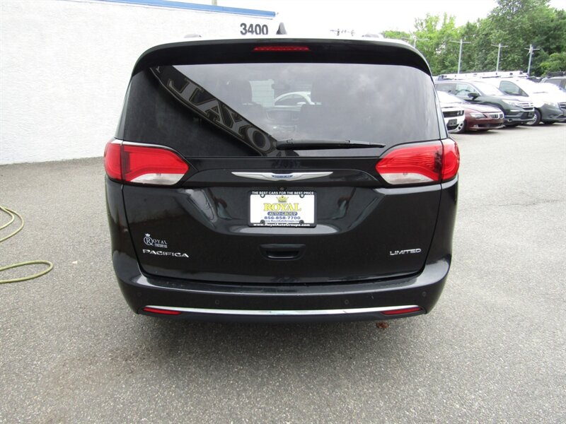 2018 Chrysler Pacifica LUX PKG,PANOROOF,TECH PKG,RVC,SILVER CERTIFIED - Photo 6 - Haddon Twp, NJ 08107