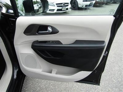 2018 Chrysler Pacifica LUX PKG,PANOROOF,TECH PKG,RVC,SILVER CERTIFIED   - Photo 27 - Haddon Twp, NJ 08107