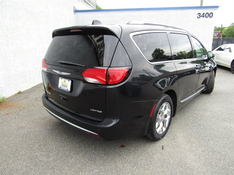 2018 Chrysler Pacifica LUX PKG,PANOROOF,TECH PKG,RVC,SILVER CERTIFIED - Photo 7 - Haddon Twp, NJ 08107