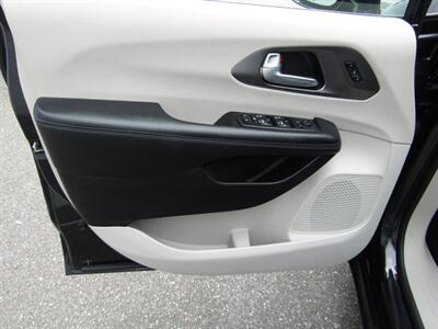 2018 Chrysler Pacifica LUX PKG,PANOROOF,TECH PKG,RVC,SILVER CERTIFIED   - Photo 22 - Haddon Twp, NJ 08107
