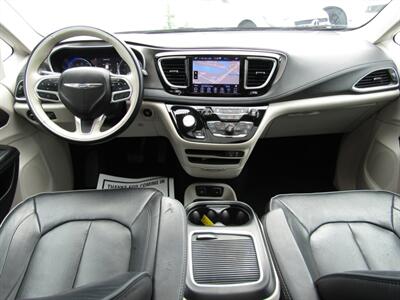 2018 Chrysler Pacifica LUX PKG,PANOROOF,TECH PKG,RVC,SILVER CERTIFIED   - Photo 38 - Haddon Twp, NJ 08107
