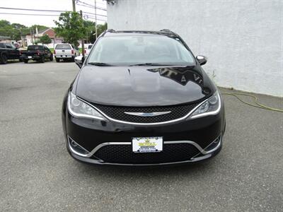 2018 Chrysler Pacifica LUX PKG,PANOROOF,TECH PKG,RVC,SILVER CERTIFIED   - Photo 2 - Haddon Twp, NJ 08107