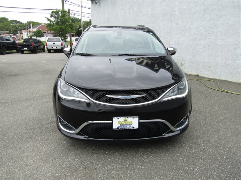 2018 Chrysler Pacifica LUX PKG,PANOROOF,TECH PKG,RVC,SILVER CERTIFIED - Photo 2 - Haddon Twp, NJ 08107