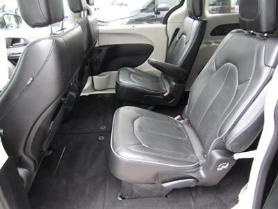 2018 Chrysler Pacifica LUX PKG,PANOROOF,TECH PKG,RVC,SILVER CERTIFIED   - Photo 23 - Haddon Twp, NJ 08107