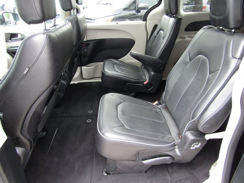 2018 Chrysler Pacifica LUX PKG,PANOROOF,TECH PKG,RVC,SILVER CERTIFIED - Photo 23 - Haddon Twp, NJ 08107