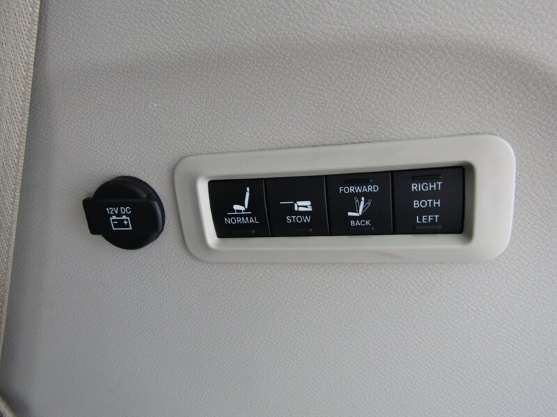 2018 Chrysler Pacifica LUX PKG,PANOROOF,TECH PKG,RVC,SILVER CERTIFIED - Photo 33 - Haddon Twp, NJ 08107