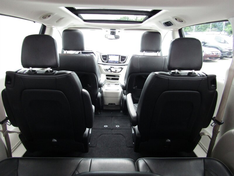 2018 Chrysler Pacifica LUX PKG,PANOROOF,TECH PKG,RVC,SILVER CERTIFIED - Photo 31 - Haddon Twp, NJ 08107