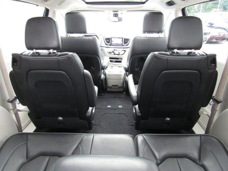 2018 Chrysler Pacifica LUX PKG,PANOROOF,TECH PKG,RVC,SILVER CERTIFIED - Photo 35 - Haddon Twp, NJ 08107
