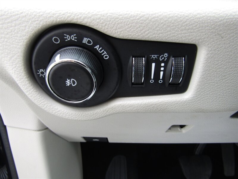 2018 Chrysler Pacifica LUX PKG,PANOROOF,TECH PKG,RVC,SILVER CERTIFIED - Photo 40 - Haddon Twp, NJ 08107