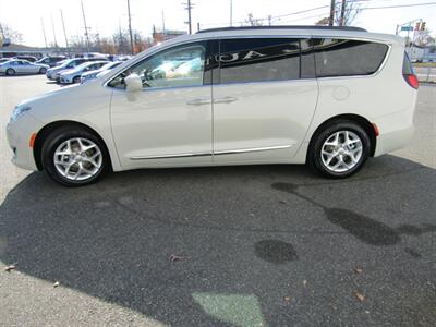 2017 Chrysler Pacifica TOURING,TECH PKG,NAV,CONV PKG,RVC,SILVER CERTIFIED   - Photo 4 - Haddon Twp, NJ 08107