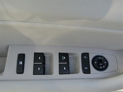 2015 Hyundai SONATA CONV PKG,PWR PKG,SILVER CERTIFIED   - Photo 10 - Haddon Twp, NJ 08107