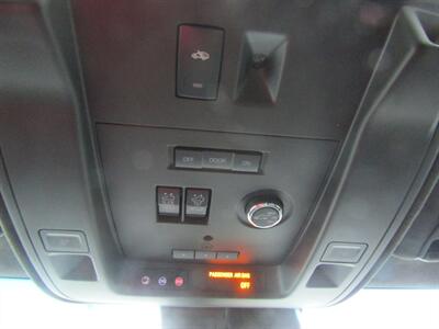 2017 Cadillac Escalade Platinum   - Photo 37 - Haddon Twp, NJ 08107