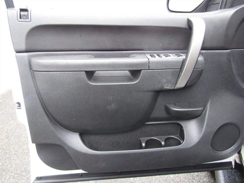 2013 GMC Sierra 2500 SLE - Photo 10 - Haddon Twp, NJ 08107