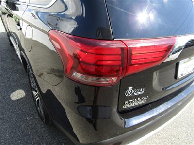 2017 Mitsubishi Outlander AWD,CONV PKG,RVC,SILVER CERTIFIED   - Photo 22 - Haddon Twp, NJ 08107