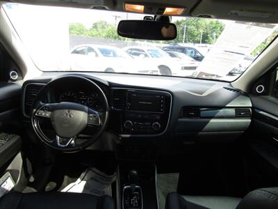 2017 Mitsubishi Outlander AWD,CONV PKG,RVC,SILVER CERTIFIED   - Photo 41 - Haddon Twp, NJ 08107