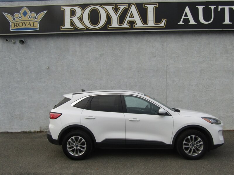 2020 Ford Escape SE - Photo 2 - Haddon Twp, NJ 08107