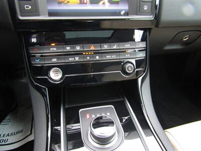 2017 Jaguar XE 35t Premium   - Photo 27 - Haddon Twp, NJ 08107