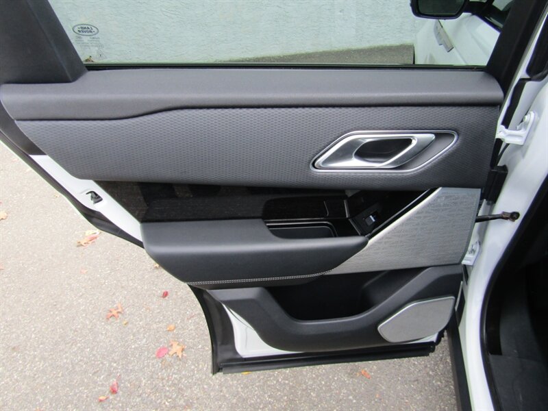 2018 Land Rover Range Rover Velar DYNAMIC,AWD,TECH PKG,CONV PKG,RVC,SILVER CERTIFIED - Photo 39 - Haddon Twp, NJ 08107