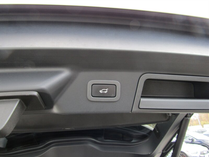 2018 Land Rover Range Rover Velar DYNAMIC,AWD,TECH PKG,CONV PKG,RVC,SILVER CERTIFIED - Photo 43 - Haddon Twp, NJ 08107