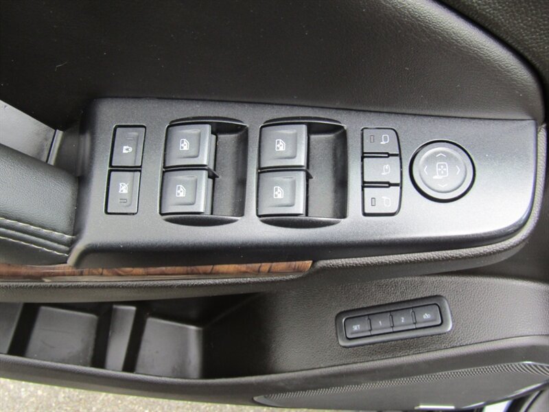2020 Chevrolet Suburban LT,4x4,LUX PKG,DVD,COMFORT PKG,SILVER CERTIFIED - Photo 10 - Haddon Twp, NJ 08107