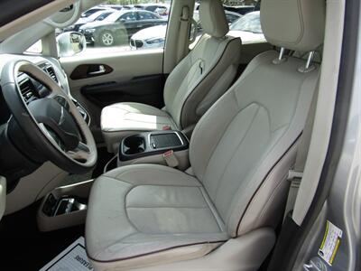 2017 Chrysler Pacifica LIMITED,NAV,PANO,TECH PKG,SILVER CERTIFIED   - Photo 15 - Haddon Twp, NJ 08107