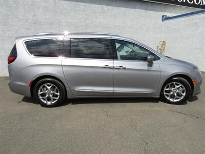 2017 Chrysler Pacifica LIMITED,NAV,PANO,TECH PKG,SILVER CERTIFIED   - Photo 8 - Haddon Twp, NJ 08107