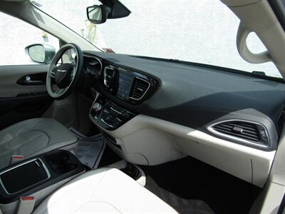2017 Chrysler Pacifica LIMITED,NAV,PANO,TECH PKG,SILVER CERTIFIED   - Photo 27 - Haddon Twp, NJ 08107