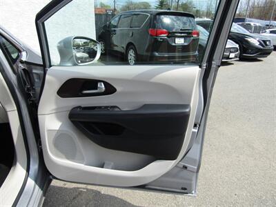 2017 Chrysler Pacifica LIMITED,NAV,PANO,TECH PKG,SILVER CERTIFIED   - Photo 25 - Haddon Twp, NJ 08107