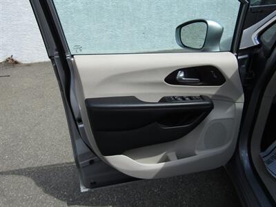2017 Chrysler Pacifica LIMITED,NAV,PANO,TECH PKG,SILVER CERTIFIED   - Photo 14 - Haddon Twp, NJ 08107