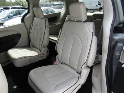2017 Chrysler Pacifica LIMITED,NAV,PANO,TECH PKG,SILVER CERTIFIED   - Photo 18 - Haddon Twp, NJ 08107