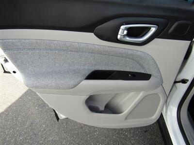 2022 Jeep Compass LATITUDE,4x4,PANOROOF,SILVER,RVC CERTIFIED   - Photo 27 - Haddon Twp, NJ 08107