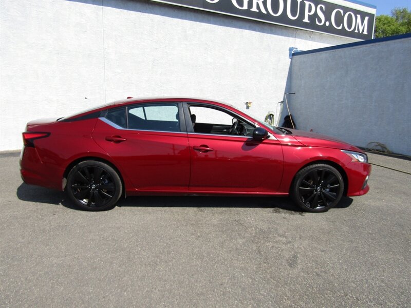 2019 Nissan Altima SR,CONV PKG,DR,RVC,CERTIFIED - Photo 8 - Haddon Twp, NJ 08107
