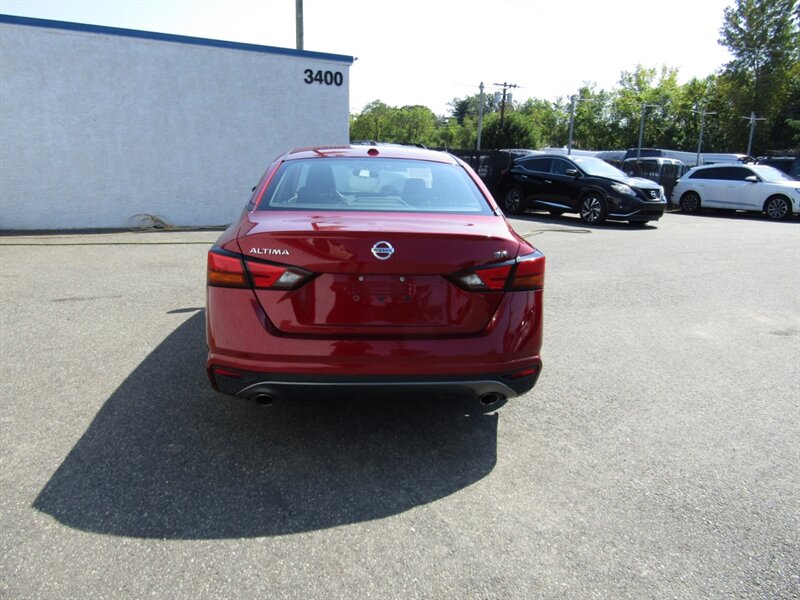 2019 Nissan Altima SR,CONV PKG,DR,RVC,CERTIFIED - Photo 6 - Haddon Twp, NJ 08107