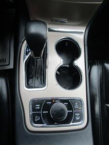 2016 Jeep Grand Cherokee OVERLAND,V8,AWD,CONV PKG,PANO,SILVER CERTIFIED - Photo 33 - Haddon Twp, NJ 08107