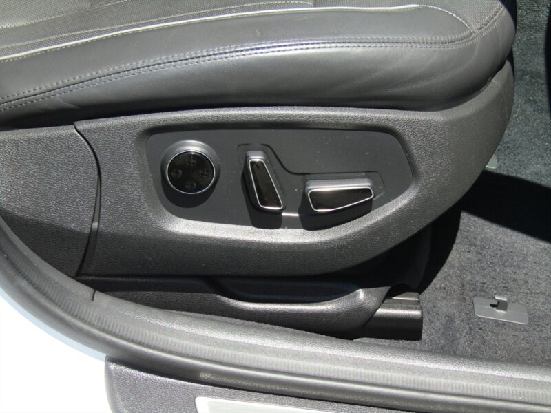 2015 Hyundai Genesis AWD,TECH PKG,ULTIMATE PKG,SILVER CERTIFIED - Photo 18 - Haddon Twp, NJ 08107