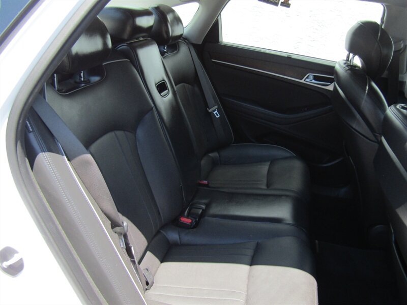 2015 Hyundai Genesis AWD,TECH PKG,ULTIMATE PKG,SILVER CERTIFIED - Photo 16 - Haddon Twp, NJ 08107