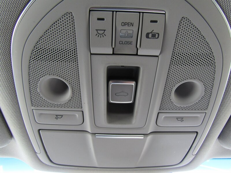 2015 Hyundai Genesis AWD,TECH PKG,ULTIMATE PKG,SILVER CERTIFIED - Photo 29 - Haddon Twp, NJ 08107