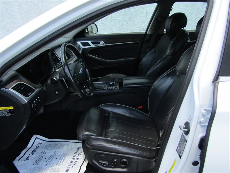 2015 Hyundai Genesis AWD,TECH PKG,ULTIMATE PKG,SILVER CERTIFIED - Photo 12 - Haddon Twp, NJ 08107