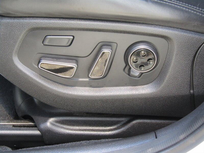 2015 Hyundai Genesis AWD,TECH PKG,ULTIMATE PKG,SILVER CERTIFIED - Photo 11 - Haddon Twp, NJ 08107