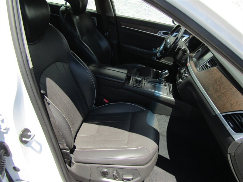 2015 Hyundai Genesis AWD,TECH PKG,ULTIMATE PKG,SILVER CERTIFIED - Photo 17 - Haddon Twp, NJ 08107