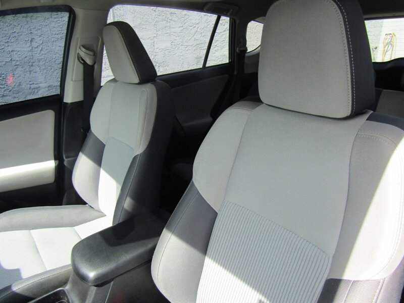 2014 Toyota RAV4 XLE - Photo 12 - Haddon Twp, NJ 08107