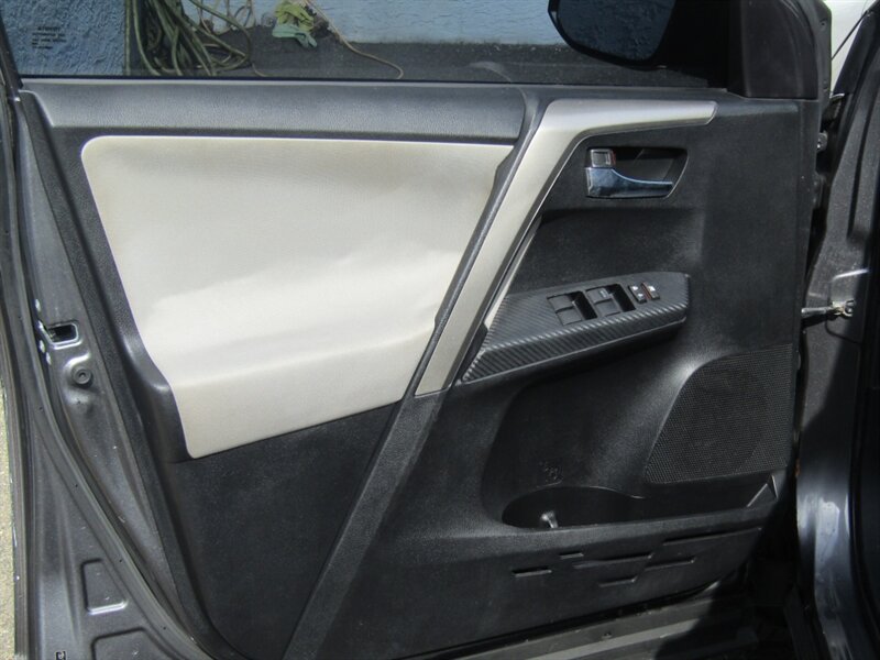 2014 Toyota RAV4 XLE - Photo 9 - Haddon Twp, NJ 08107