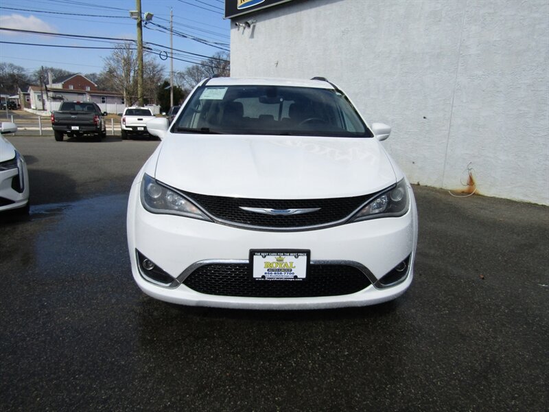 2018 Chrysler Pacifica Touring L - Photo 2 - Haddon Twp, NJ 08107