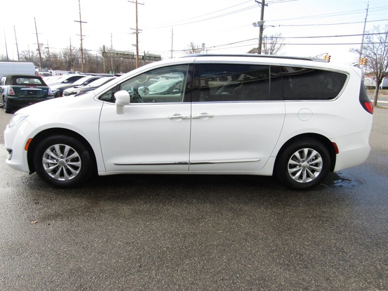 2018 Chrysler Pacifica Touring L - Photo 4 - Haddon Twp, NJ 08107