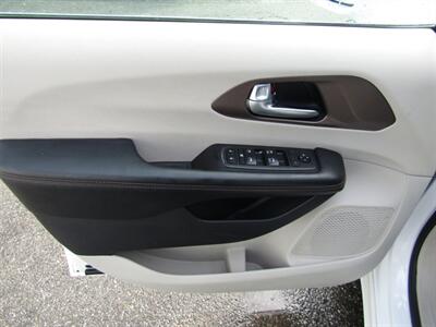 2018 Chrysler Pacifica Touring L - Photo 11 - Haddon Twp, NJ 08107