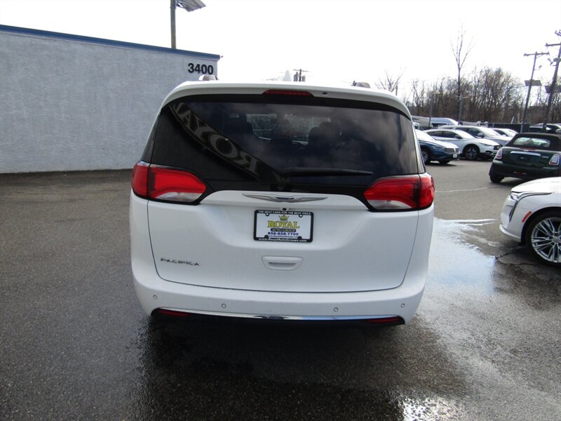 2018 Chrysler Pacifica Touring L - Photo 6 - Haddon Twp, NJ 08107