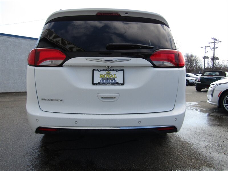 2018 Chrysler Pacifica Touring L - Photo 10 - Haddon Twp, NJ 08107
