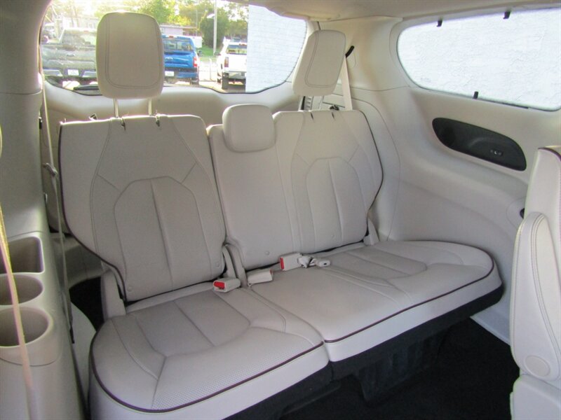 2017 Chrysler Pacifica LIMITED,DVD,NAV,TECH PKG,SILVER CERTIFIED - Photo 22 - Haddon Twp, NJ 08107
