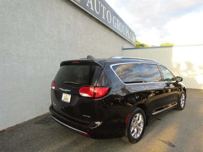 2017 Chrysler Pacifica LIMITED,DVD,NAV,TECH PKG,SILVER CERTIFIED - Photo 9 - Haddon Twp, NJ 08107