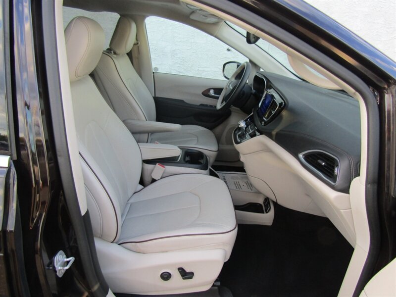 2017 Chrysler Pacifica LIMITED,DVD,NAV,TECH PKG,SILVER CERTIFIED - Photo 27 - Haddon Twp, NJ 08107